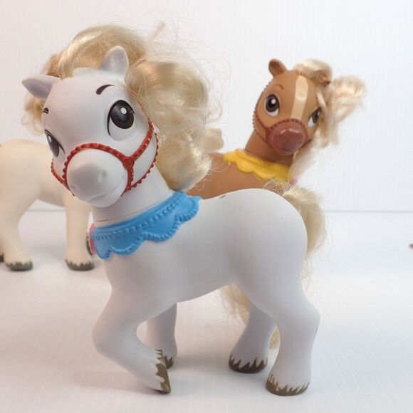 Disney Royal Princess Carriage Pony Lot Cinderella Repunzel Beauty & The Beast - Picture 10 of 12